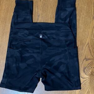 SPYDER ACTIVE BLACK CAMO LEGGINGS SIZE SMALL